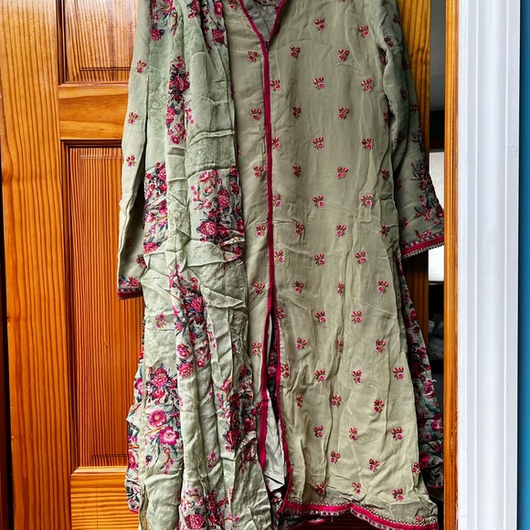 3 piece kameez style lehenga - Picture 4 of 6